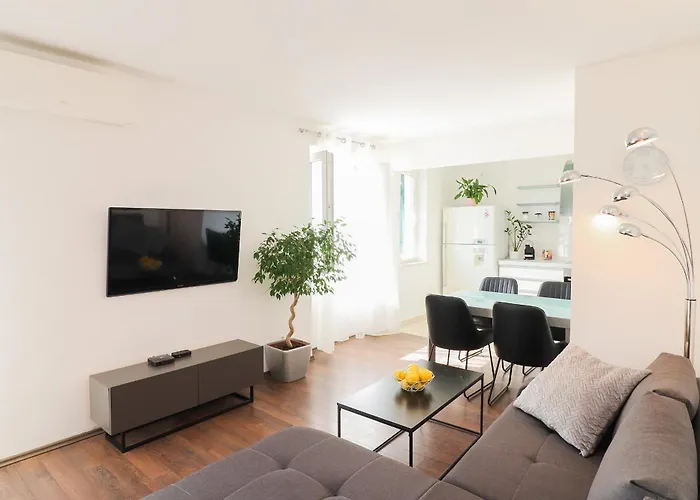 Center Sunset Penthouse *