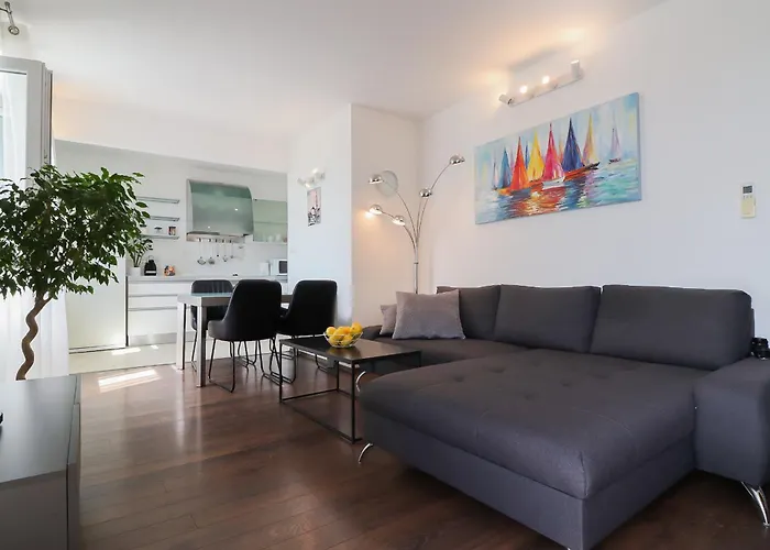 Center Sunset Penthouse *