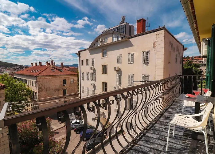 Center Sunset Penthouse *