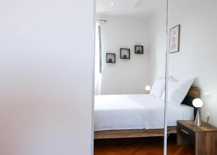 Center Sunset Penthouse *