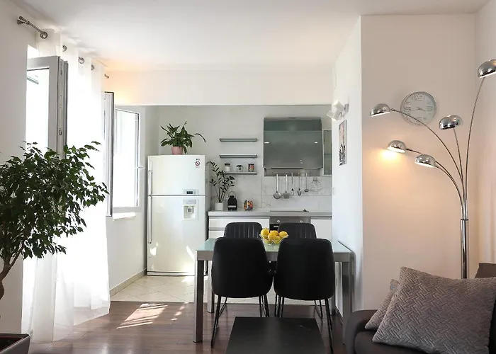 Center Sunset Penthouse 公寓