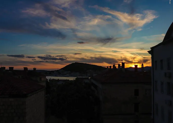 Center Sunset Penthouse *