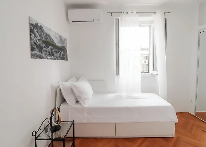 Center Sunset Penthouse 公寓