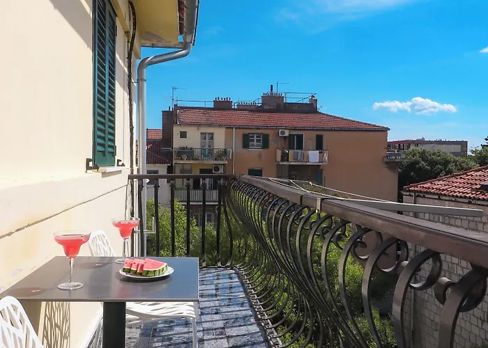 Center Sunset Penthouse *