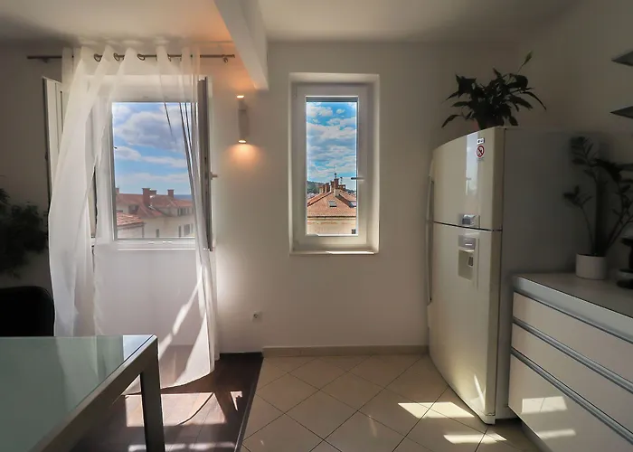 Center Sunset Penthouse 公寓 *