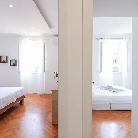 Center Sunset Penthouse شقة سبليت