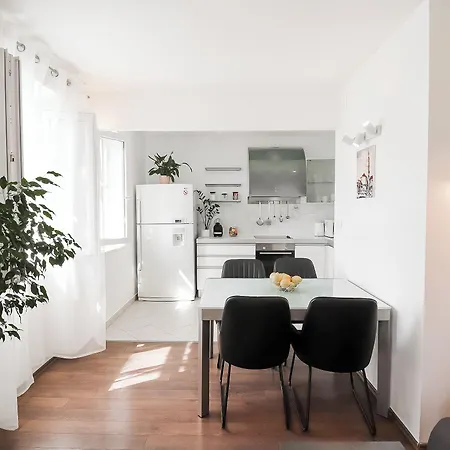 Апартаменти Center Sunset Penthouse