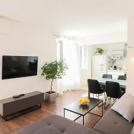 Center Sunset Penthouse *