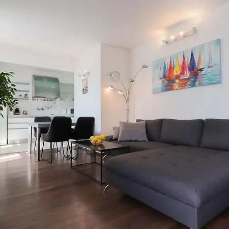 Center Sunset Penthouse *