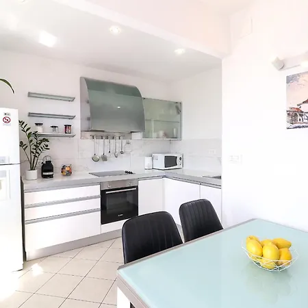 Center Sunset Penthouse شقة *