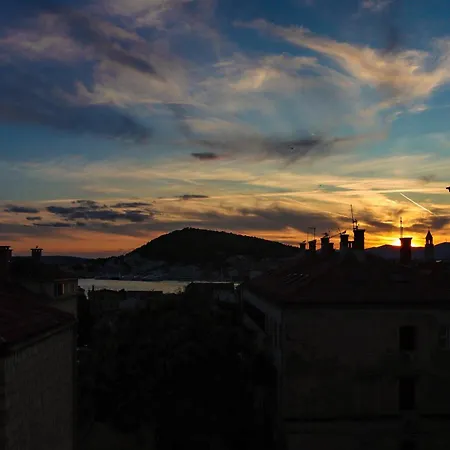 Center Sunset Penthouse *